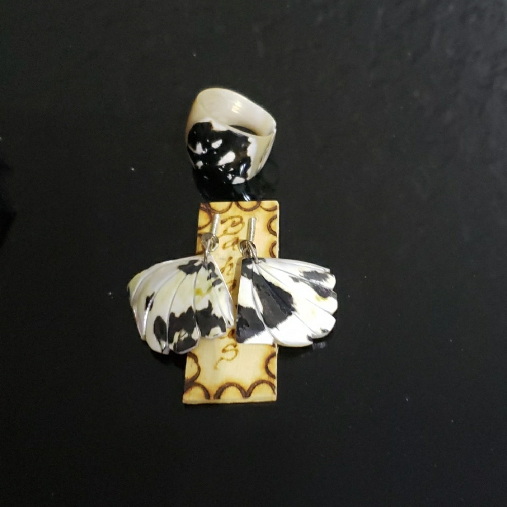 Artisanal sea shell earrings with ring